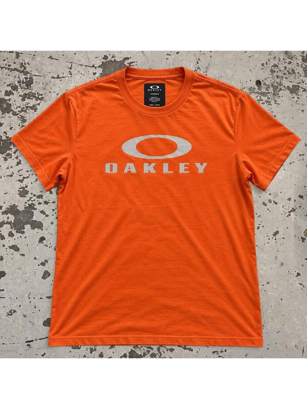 Super fire Y2K Oakley big center O tee.